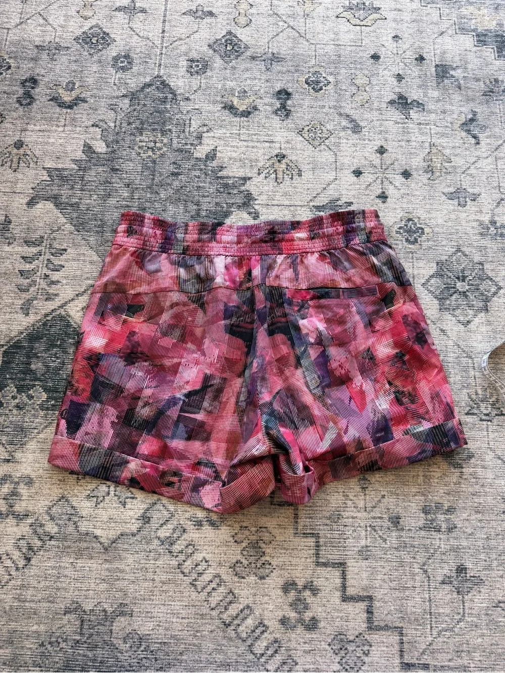 Lululemon women’s spring break away short size 6
